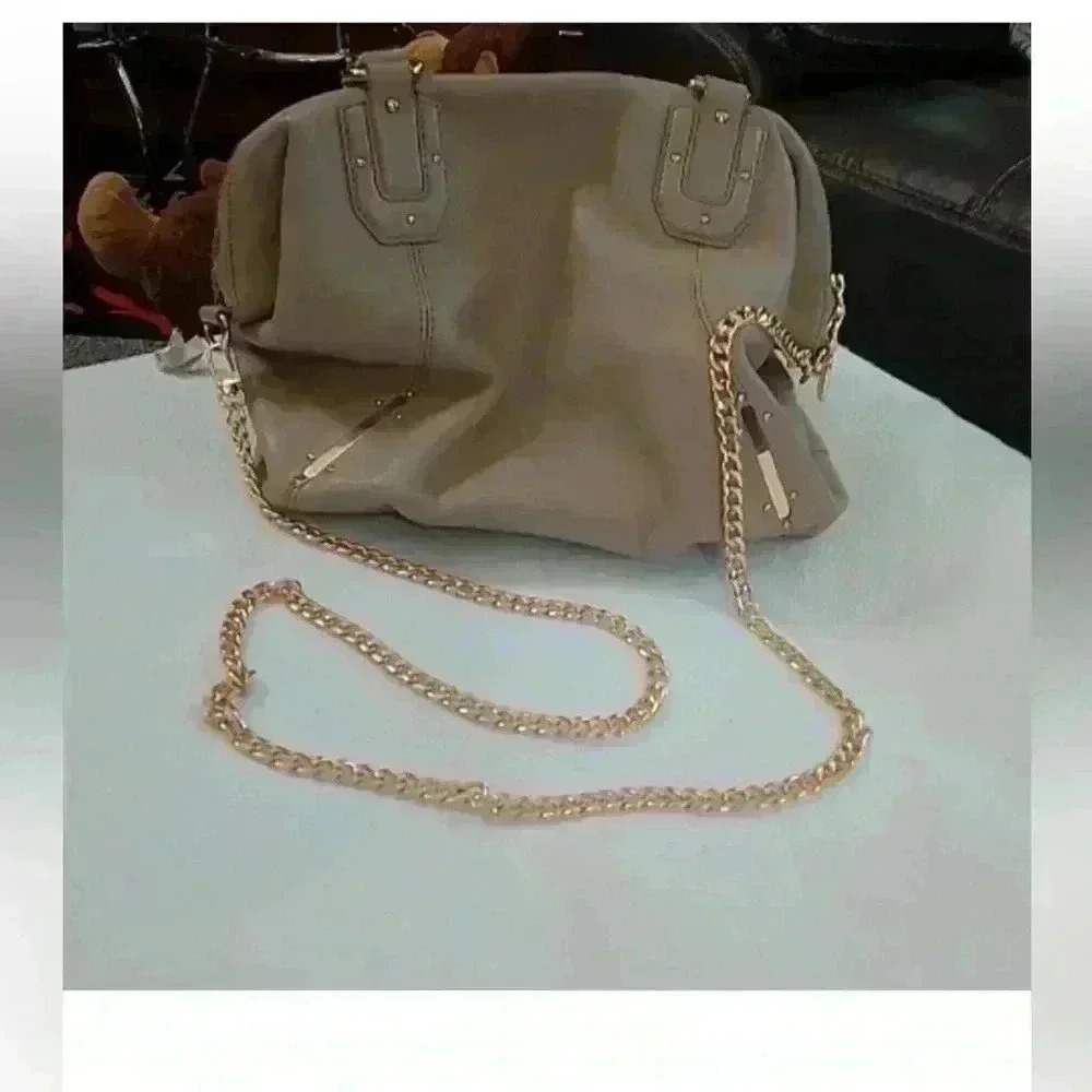 EUC VINCE CAMUTO LEATHER HAND /
SHOULDER BAG